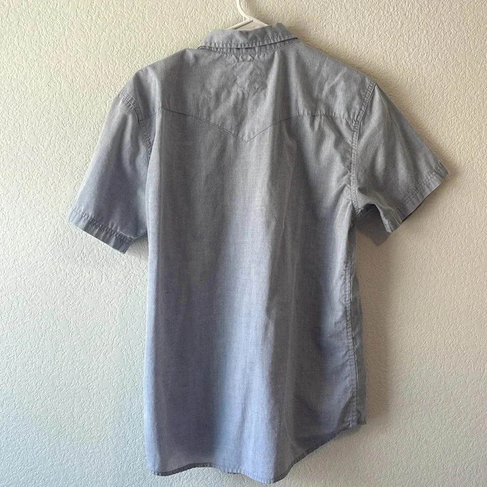Levi’s pale blue button up top Medium
